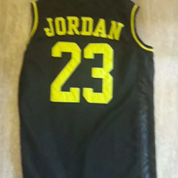 Michael Jordan jersey - Picture 2 of 2